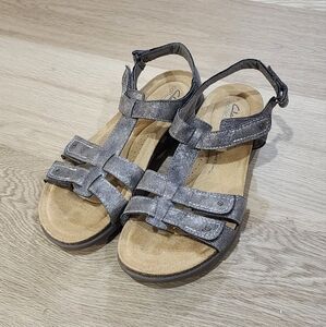 Clark comfort velcro strapped bronze leather sandals 8.5, LIKE NEW